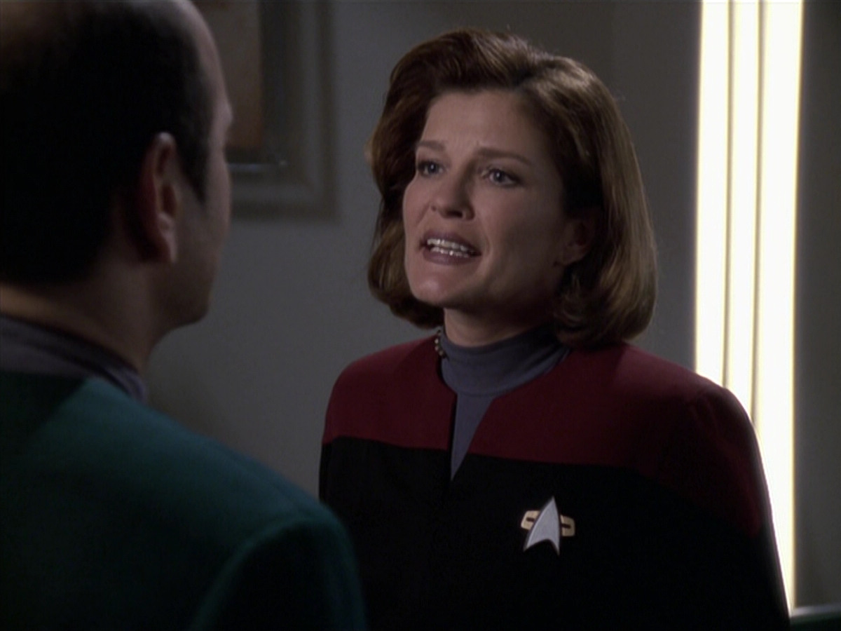 extant_StarTrek_VOY_6x24-LifeLine_00751.jpg