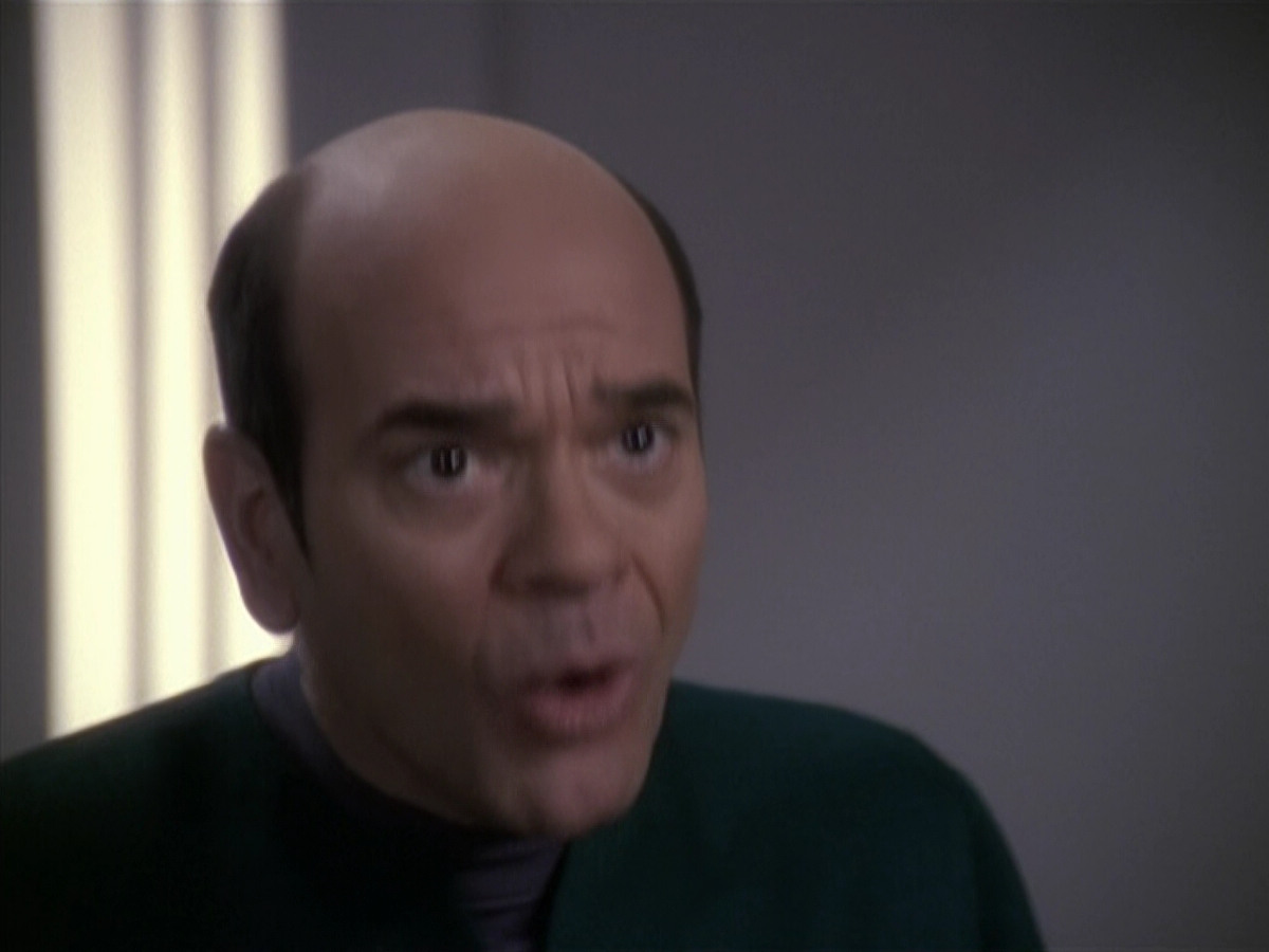 extant_StarTrek_VOY_6x24-LifeLine_00767.jpg