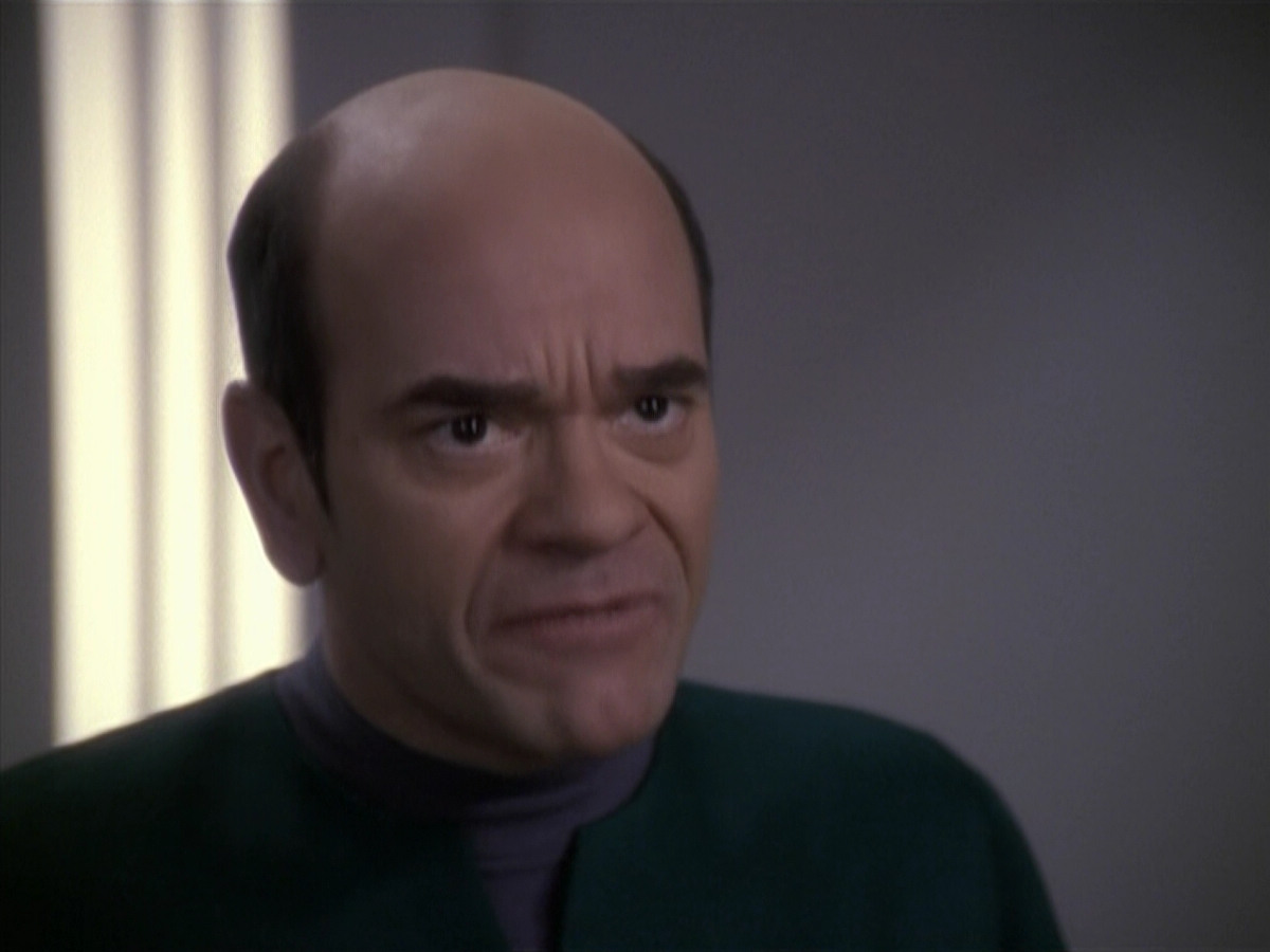 extant_StarTrek_VOY_6x24-LifeLine_00770.jpg