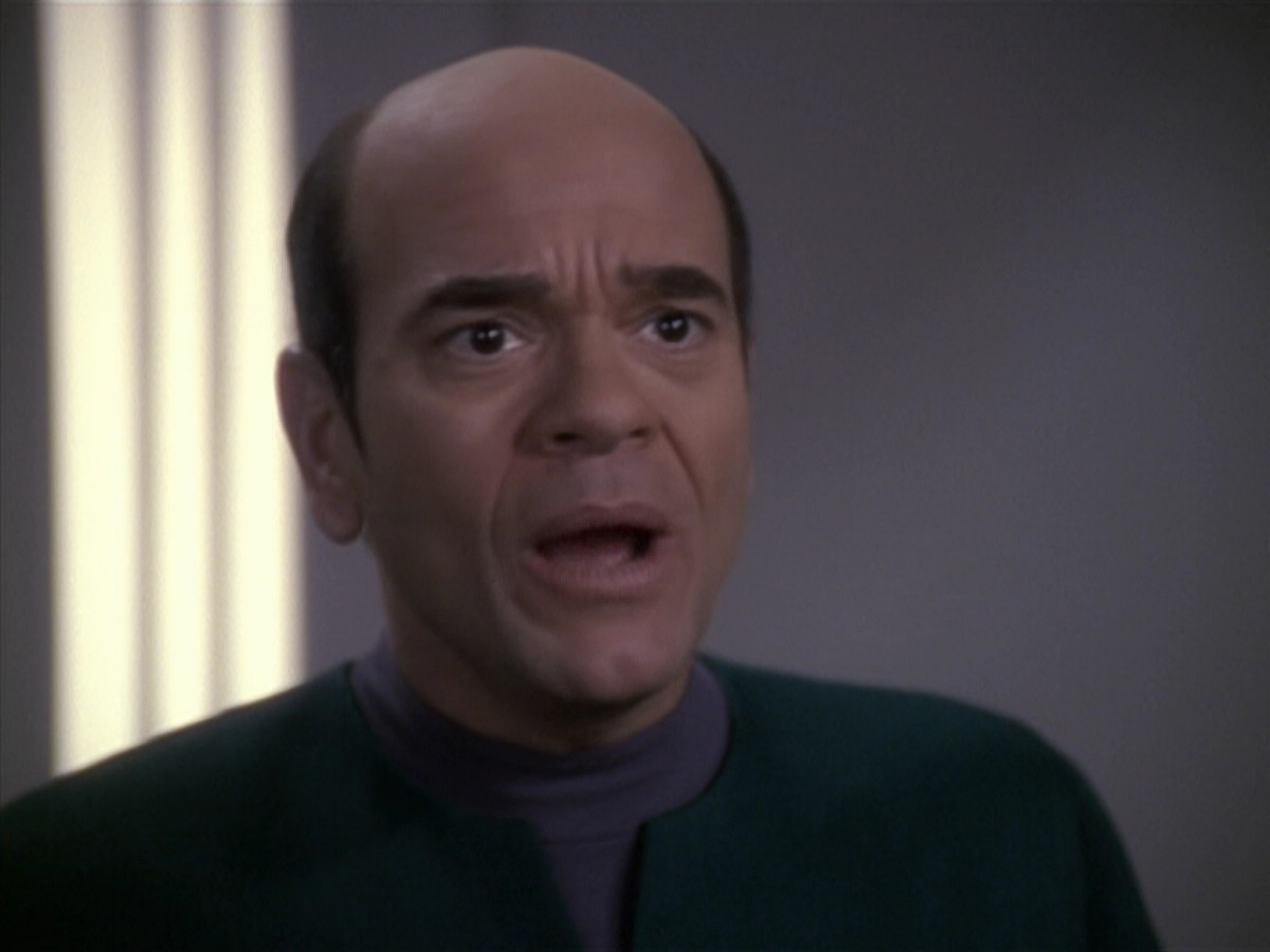 extant_StarTrek_VOY_6x24-LifeLine_00773.jpg