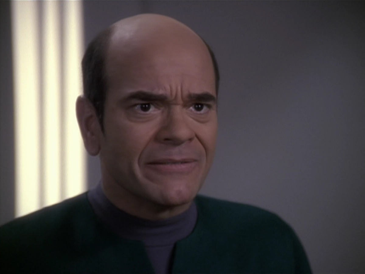 extant_StarTrek_VOY_6x24-LifeLine_00776.jpg