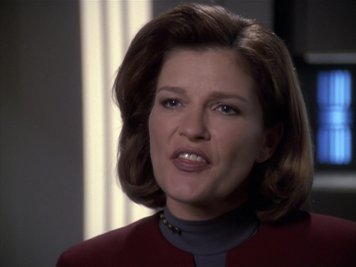 extant_StarTrek_VOY_6x24-LifeLine_00784.jpg