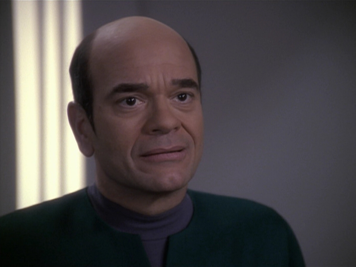 extant_StarTrek_VOY_6x24-LifeLine_00802.jpg