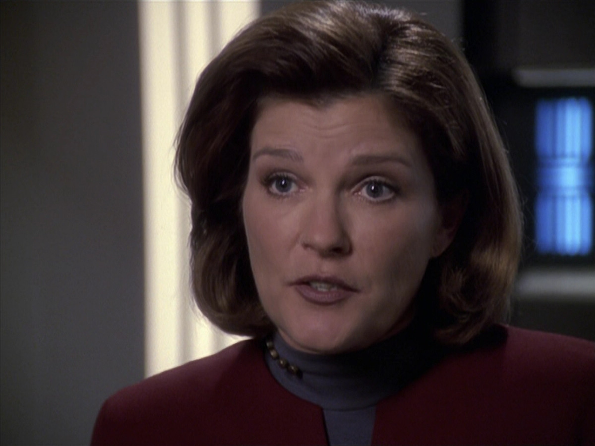 extant_StarTrek_VOY_6x24-LifeLine_00812.jpg