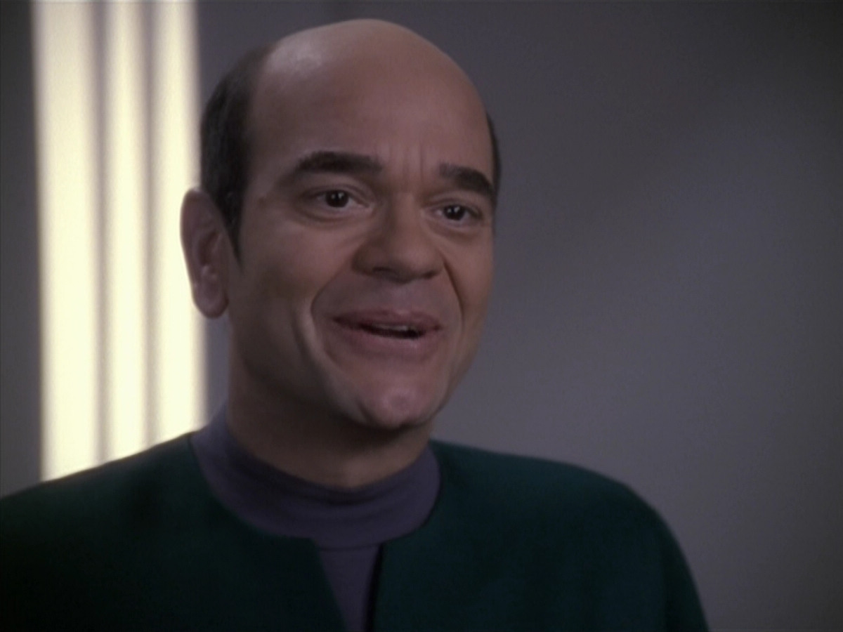 extant_StarTrek_VOY_6x24-LifeLine_00814.jpg