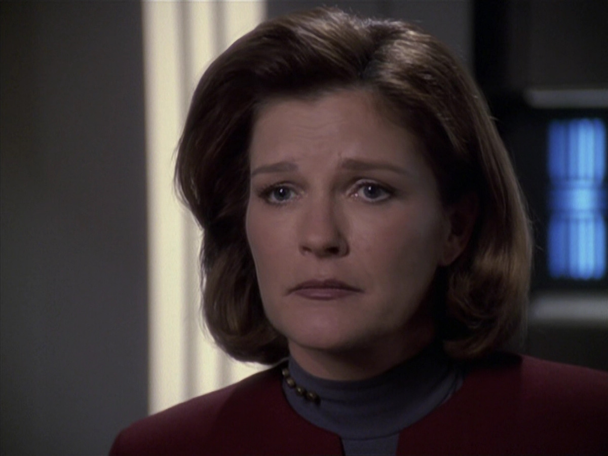 extant_StarTrek_VOY_6x24-LifeLine_00842.jpg