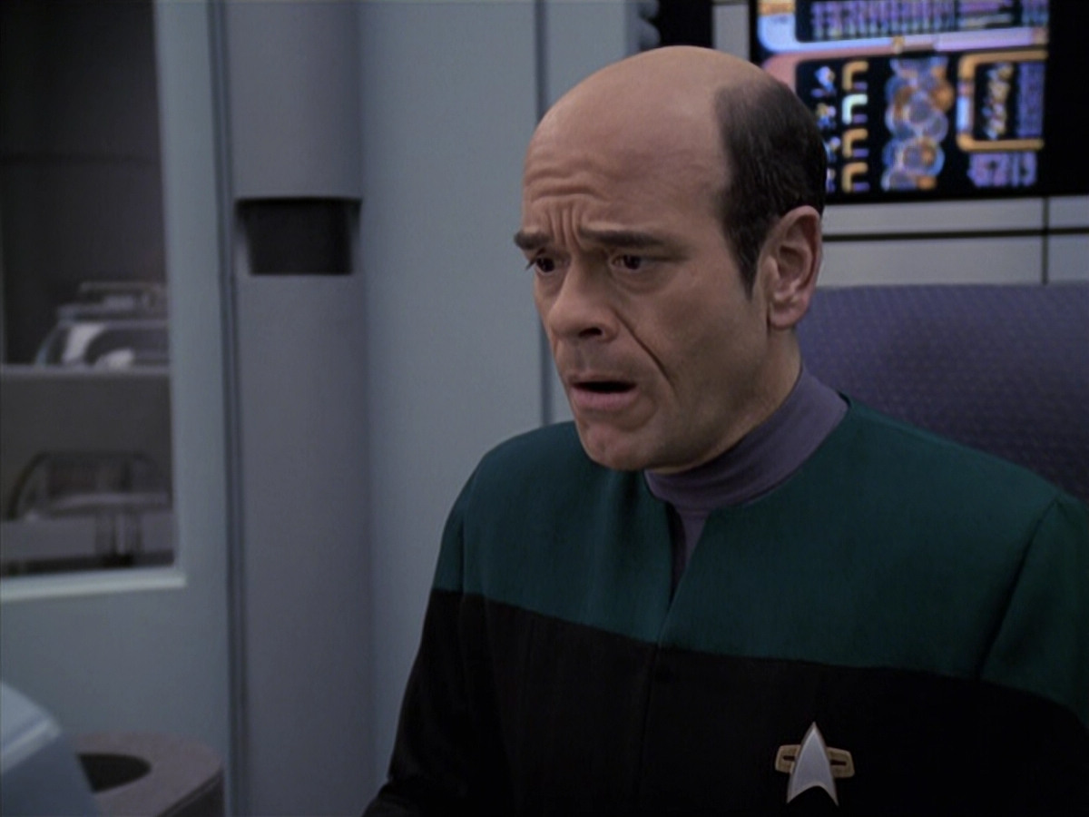 extant_StarTrek_VOY_6x24-LifeLine_00860.jpg