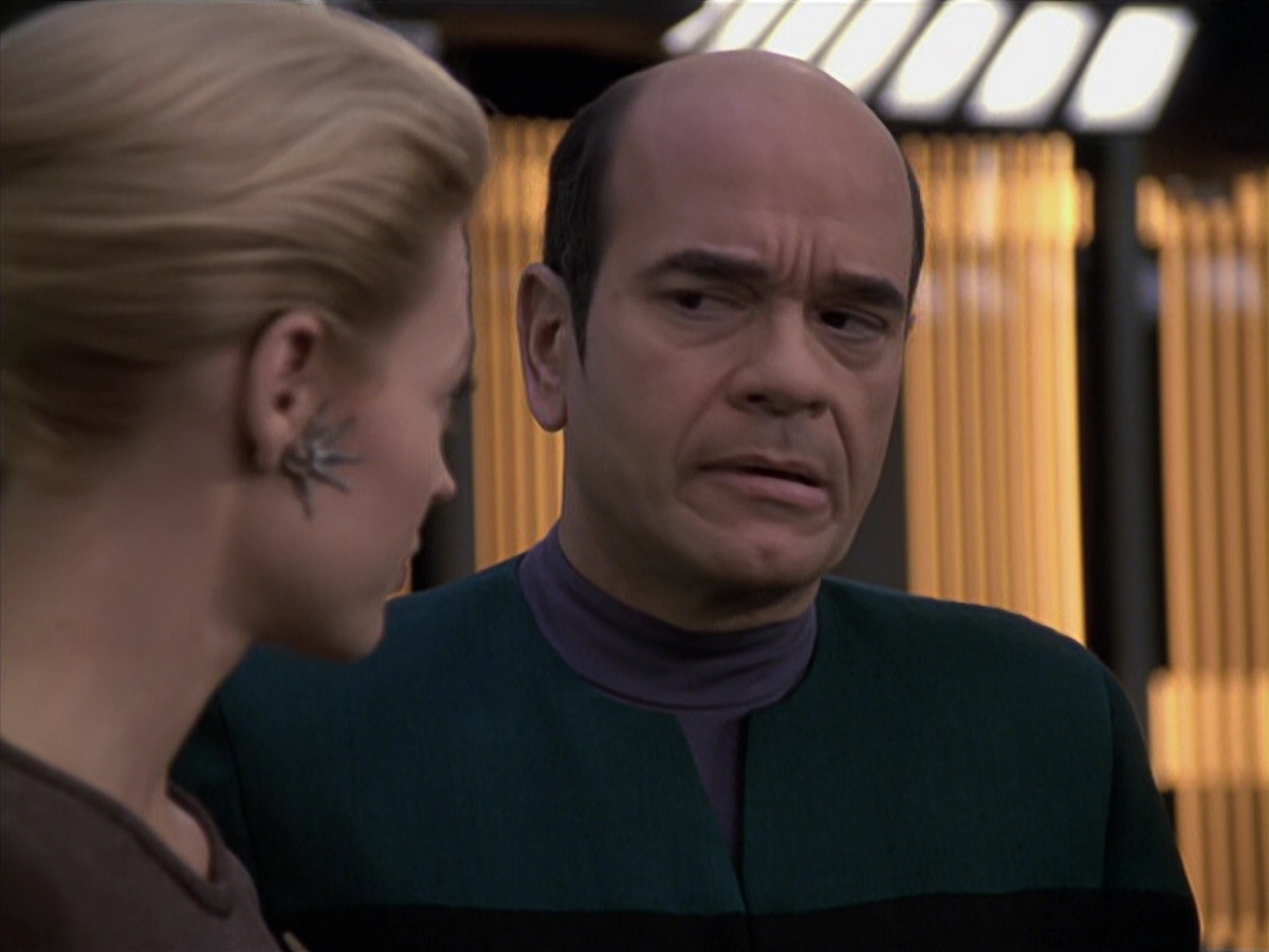 extant_StarTrek_VOY_6x24-LifeLine_00916.jpg