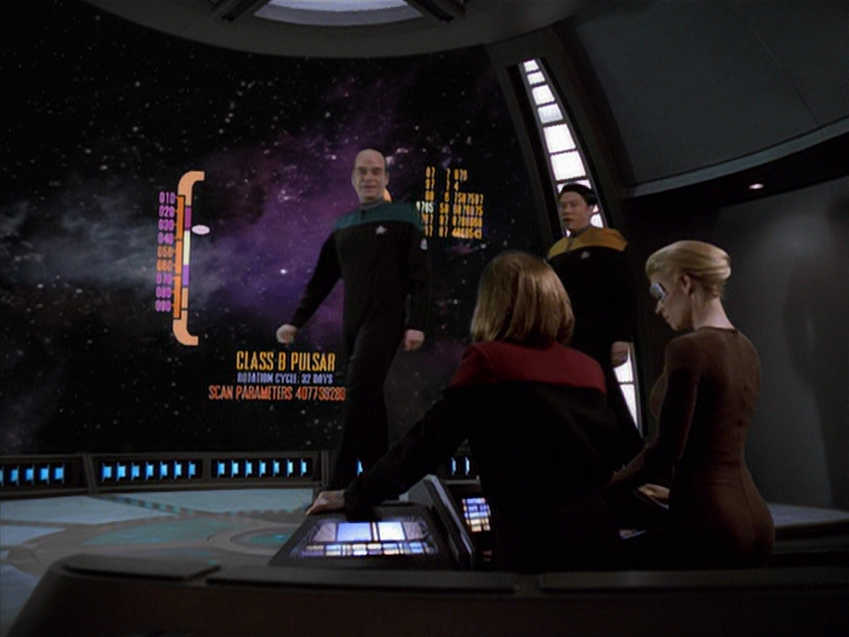 extant_StarTrek_VOY_6x24-LifeLine_00985.jpg