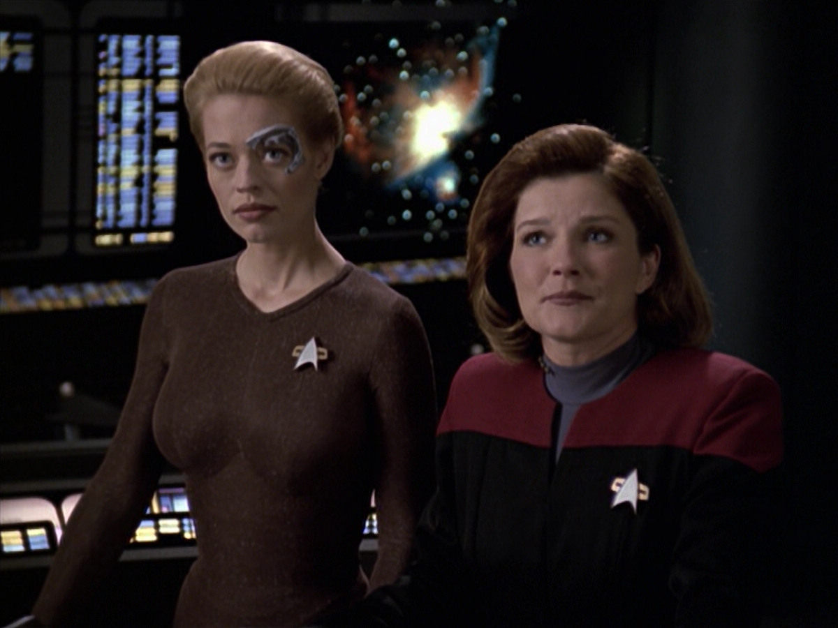 extant_StarTrek_VOY_6x24-LifeLine_00994.jpg