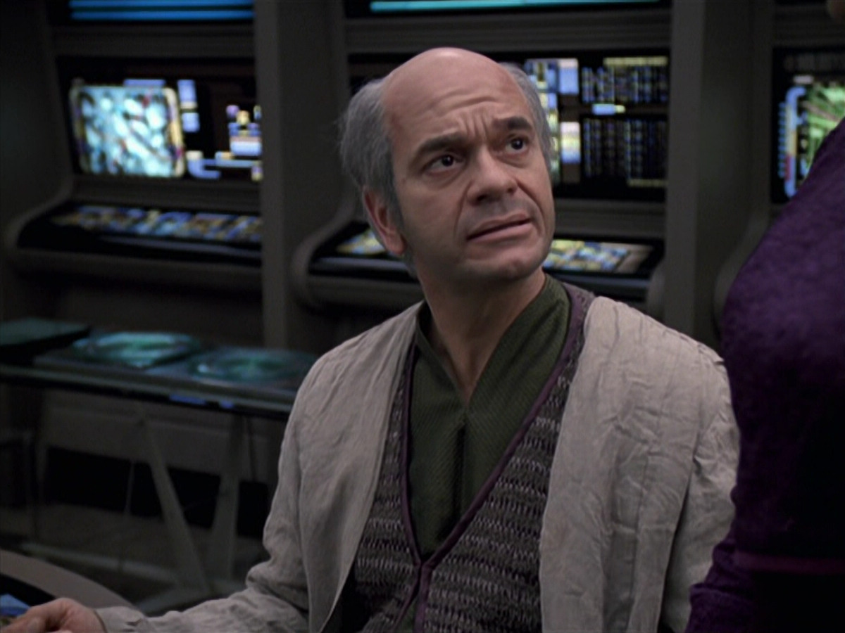 extant_StarTrek_VOY_6x24-LifeLine_01099.jpg