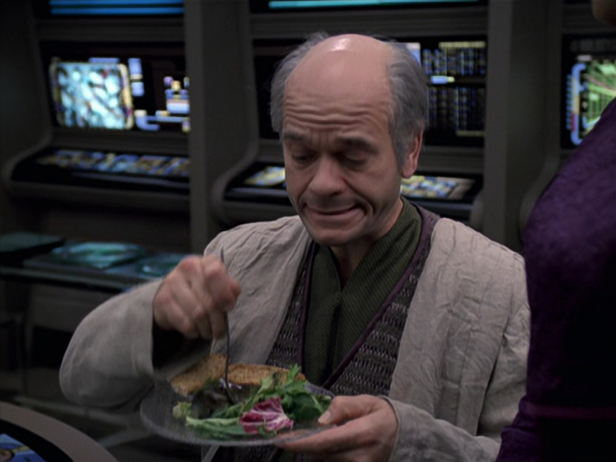 extant_StarTrek_VOY_6x24-LifeLine_01106.jpg