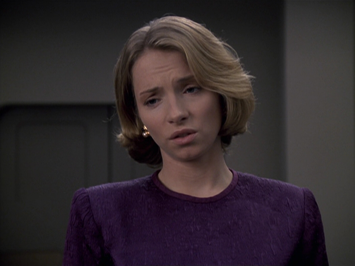 extant_StarTrek_VOY_6x24-LifeLine_01107.jpg