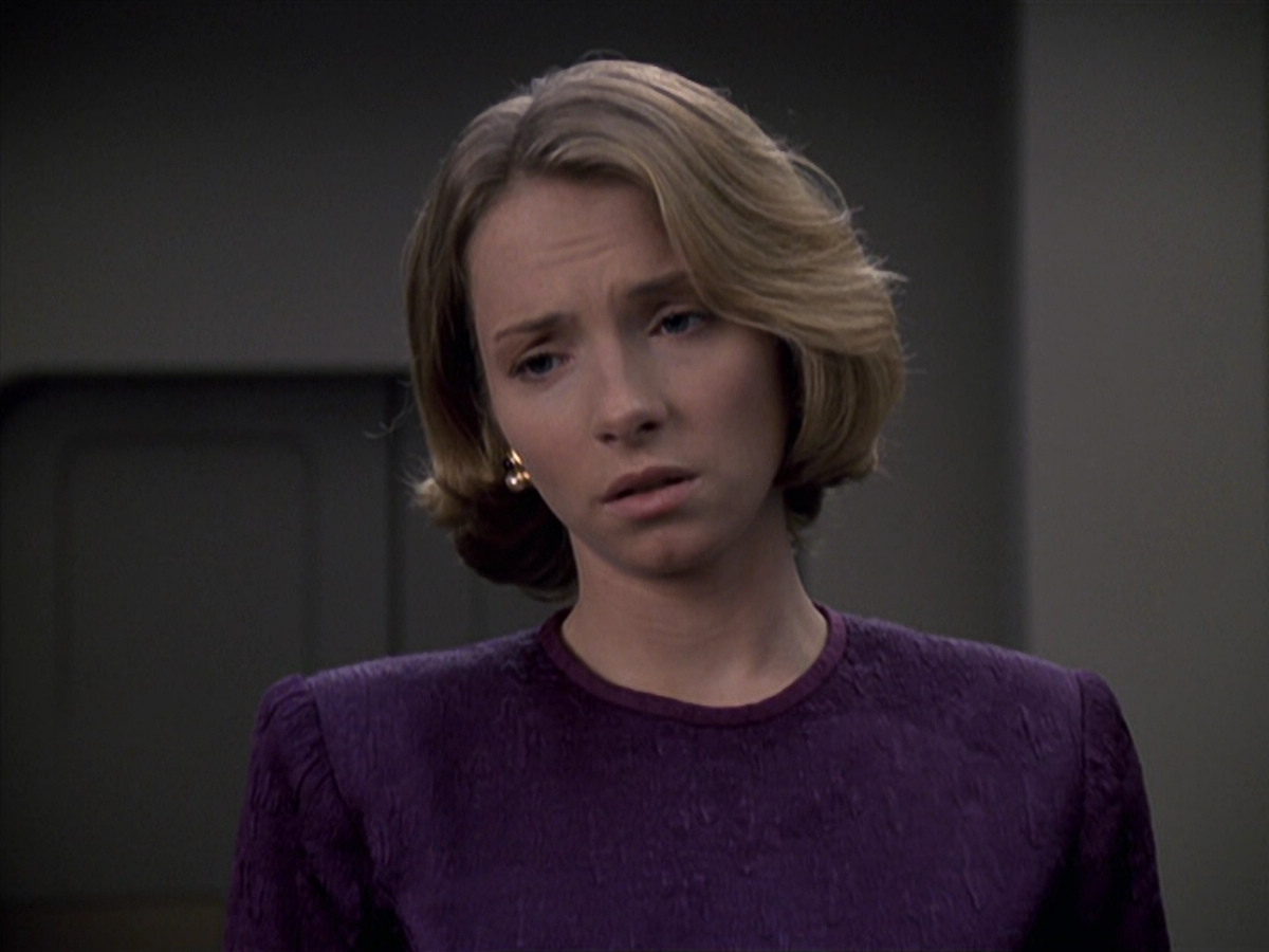 extant_StarTrek_VOY_6x24-LifeLine_01108.jpg