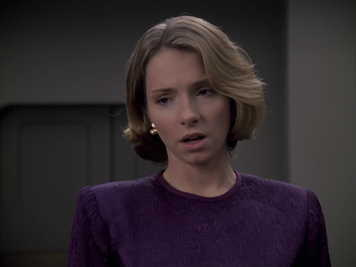 extant_StarTrek_VOY_6x24-LifeLine_01112.jpg