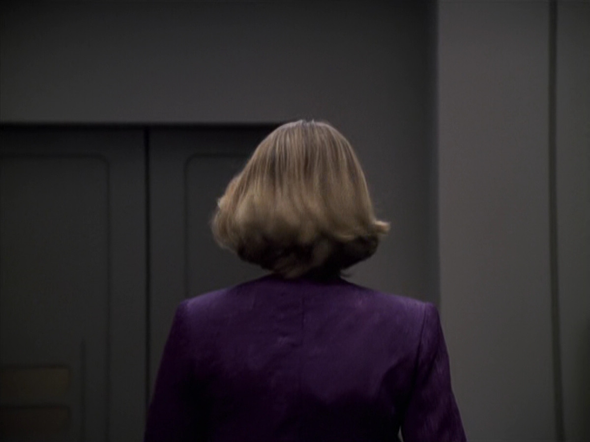 extant_StarTrek_VOY_6x24-LifeLine_01119.jpg