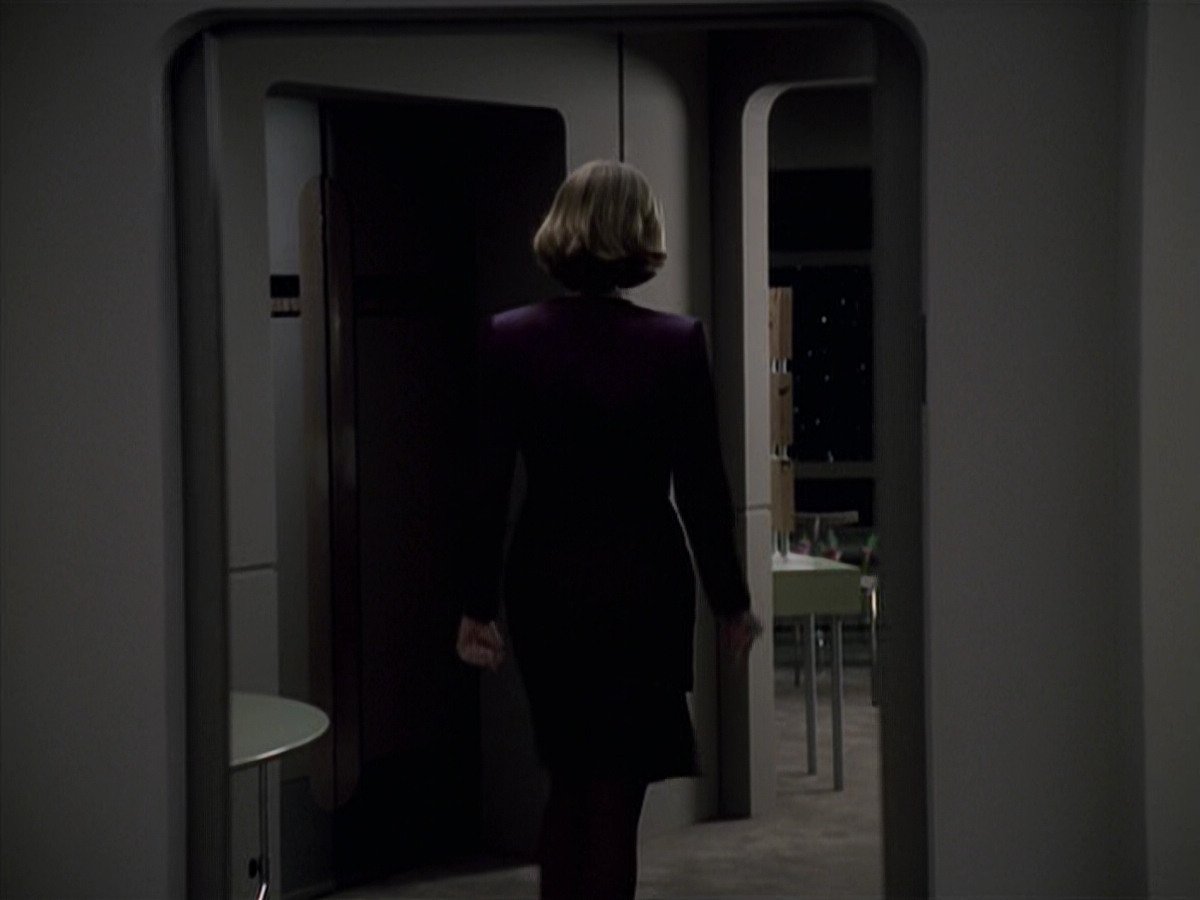 extant_StarTrek_VOY_6x24-LifeLine_01122.jpg