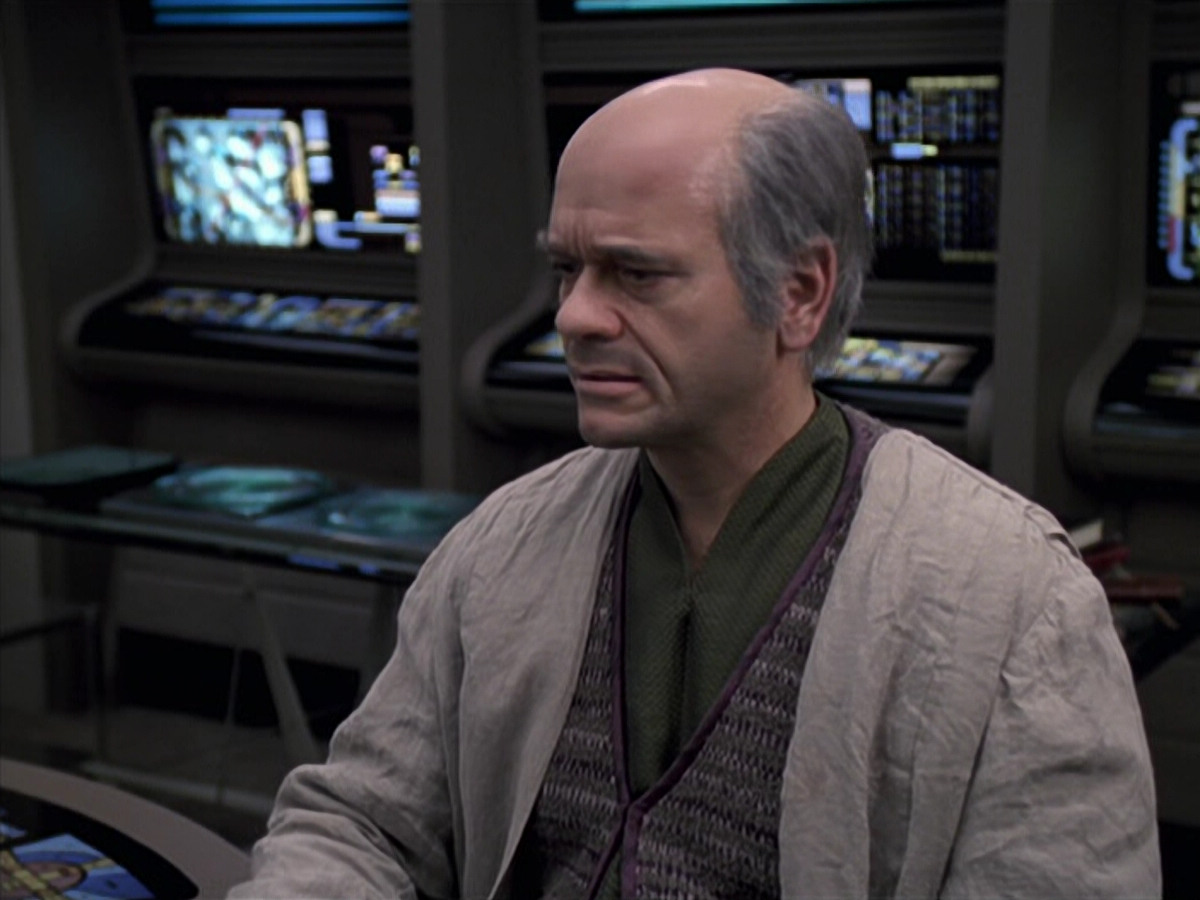extant_StarTrek_VOY_6x24-LifeLine_01127.jpg