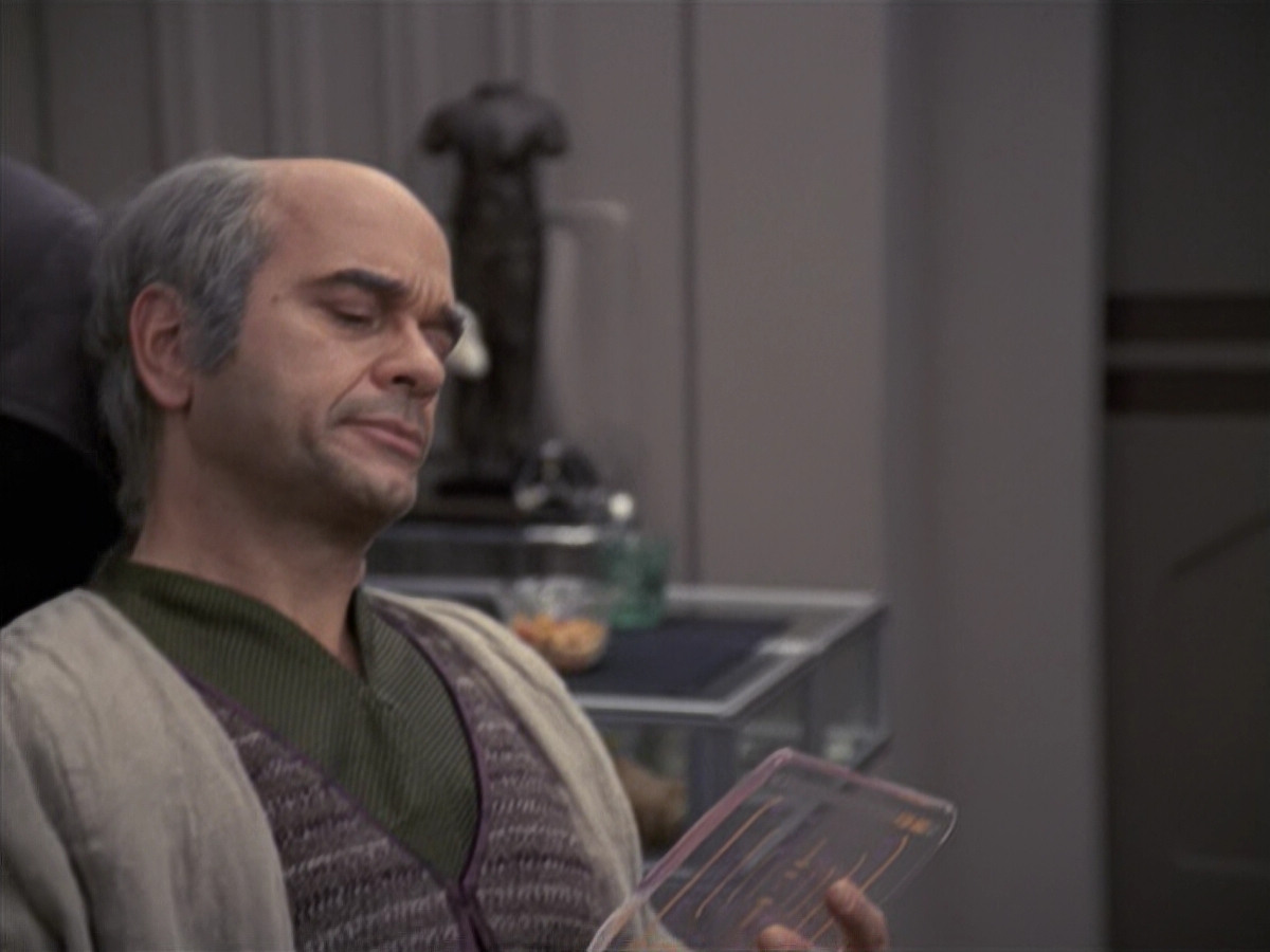 extant_StarTrek_VOY_6x24-LifeLine_01133.jpg