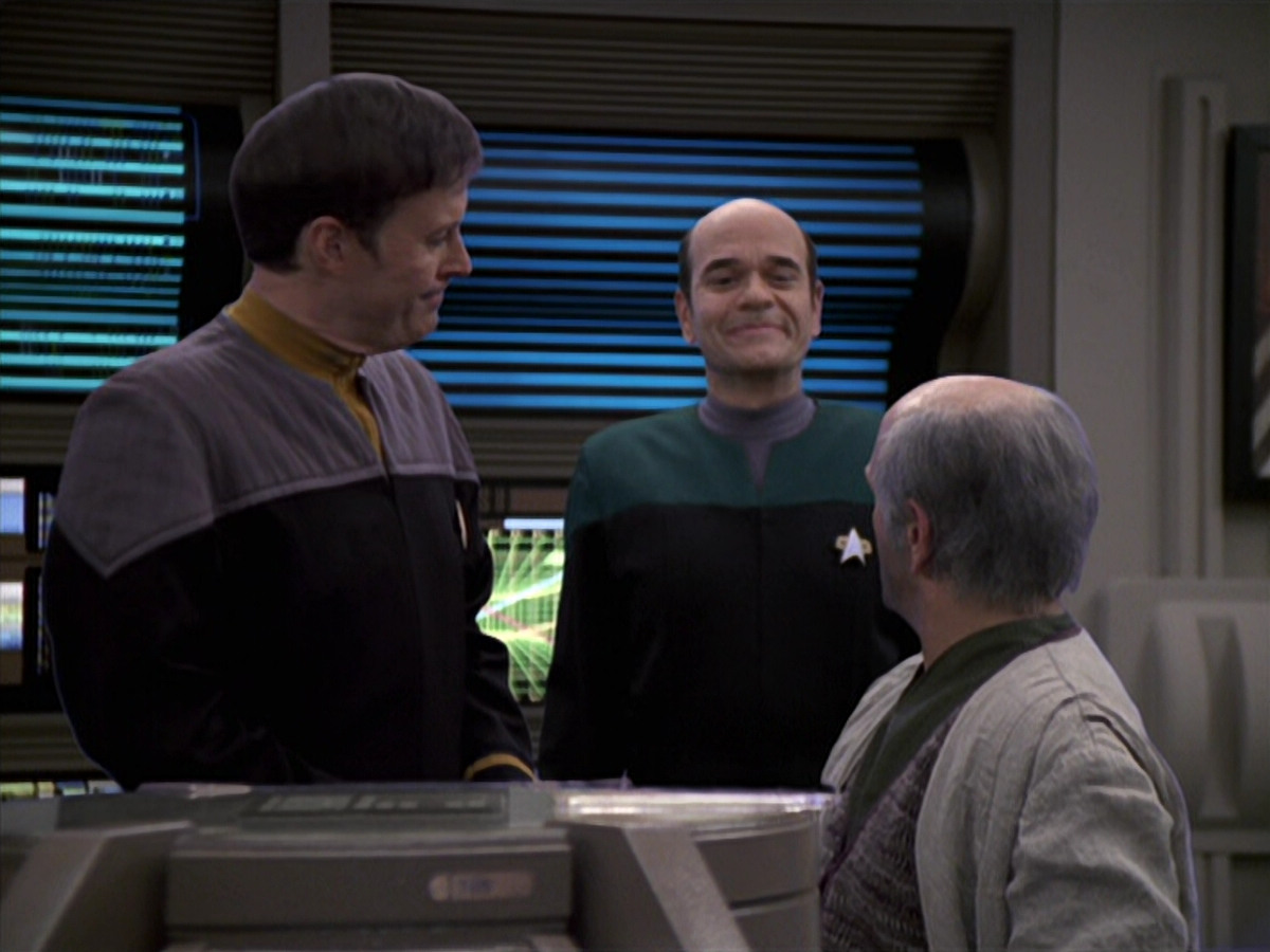 extant_StarTrek_VOY_6x24-LifeLine_01148.jpg