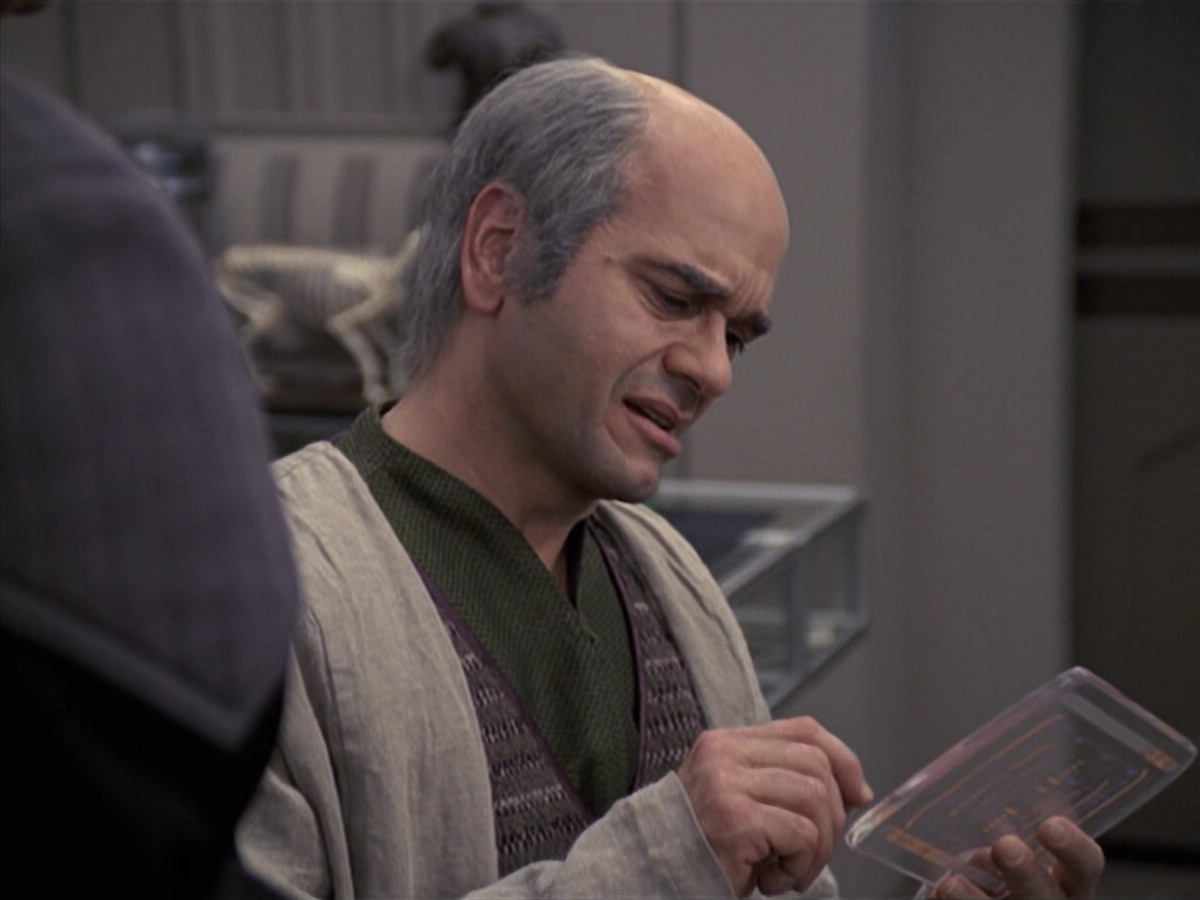extant_StarTrek_VOY_6x24-LifeLine_01159.jpg