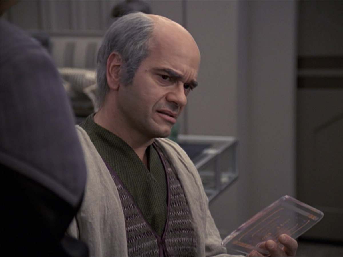 extant_StarTrek_VOY_6x24-LifeLine_01164.jpg