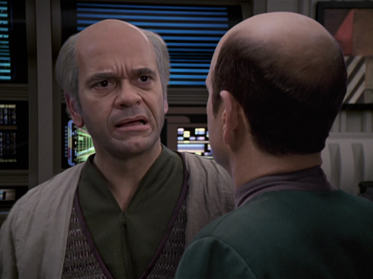 extant_StarTrek_VOY_6x24-LifeLine_01186.jpg