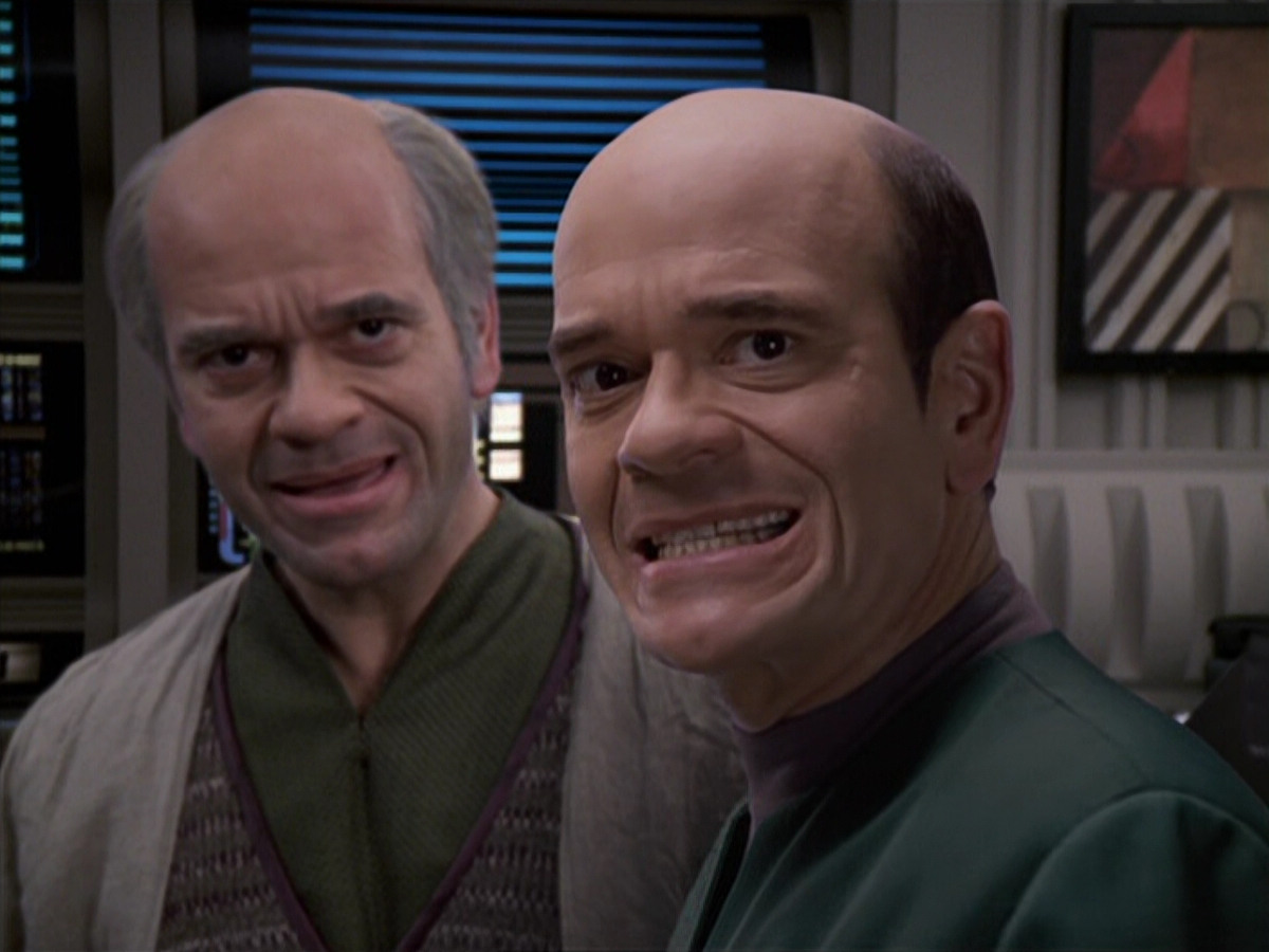 extant_StarTrek_VOY_6x24-LifeLine_01207.jpg