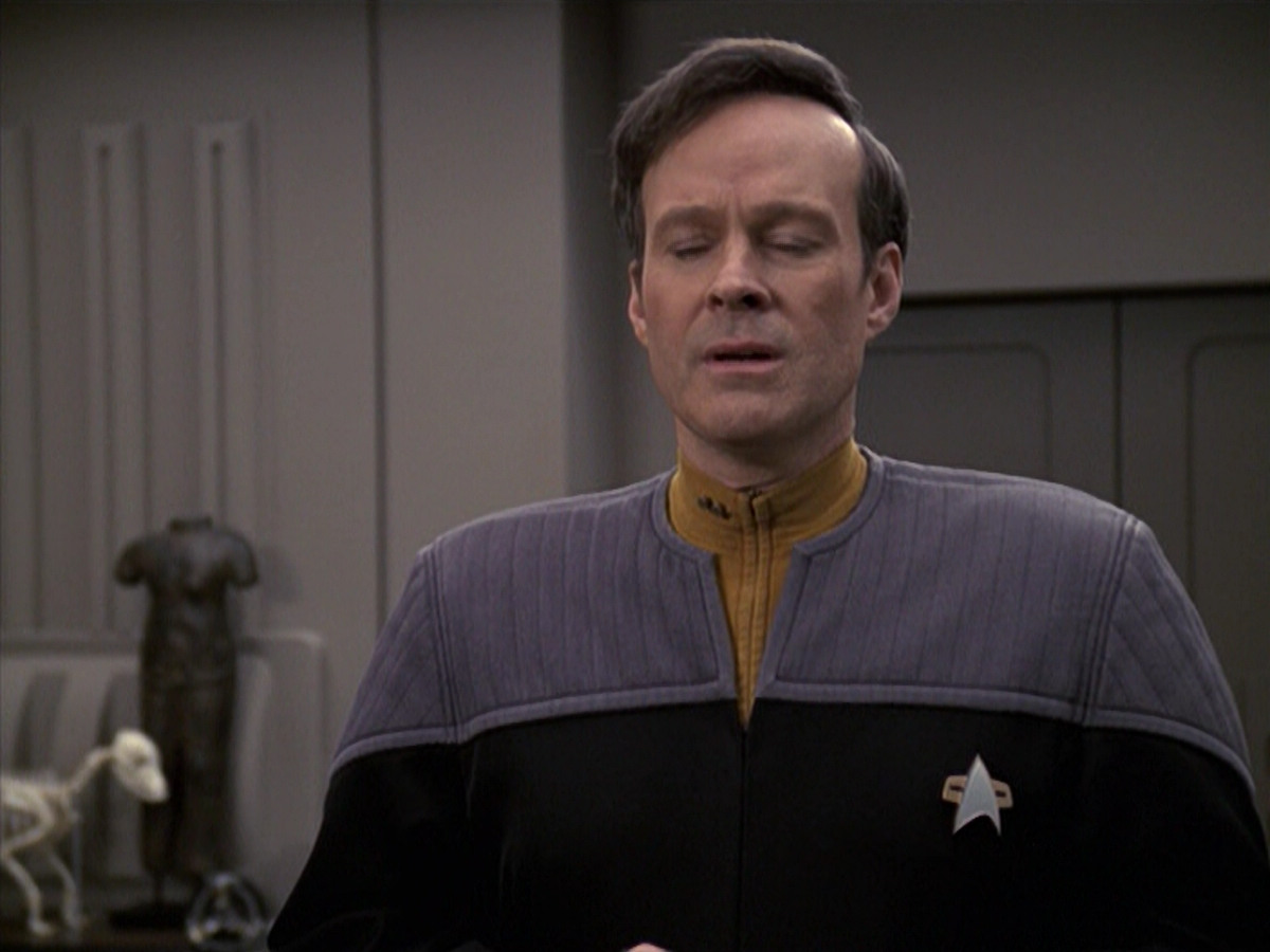 extant_StarTrek_VOY_6x24-LifeLine_01209.jpg