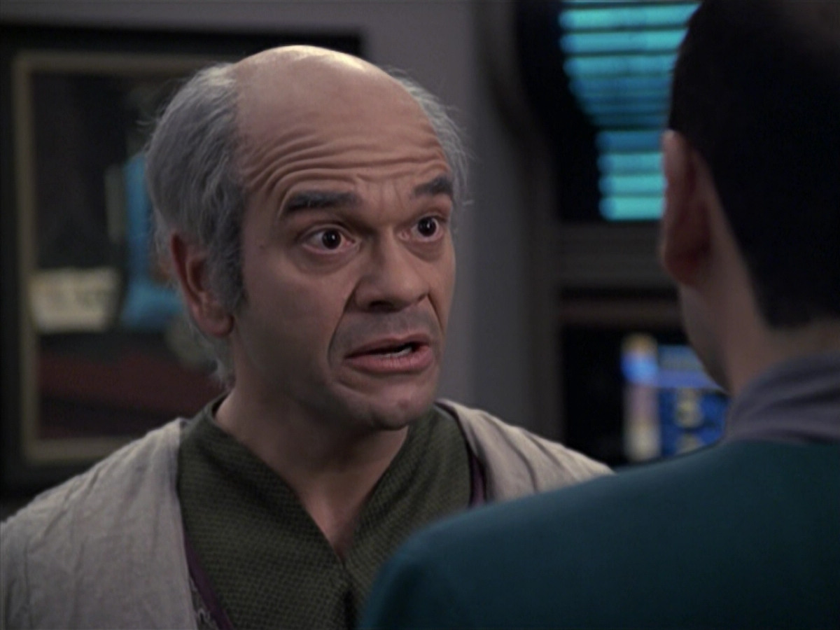 extant_StarTrek_VOY_6x24-LifeLine_01221.jpg