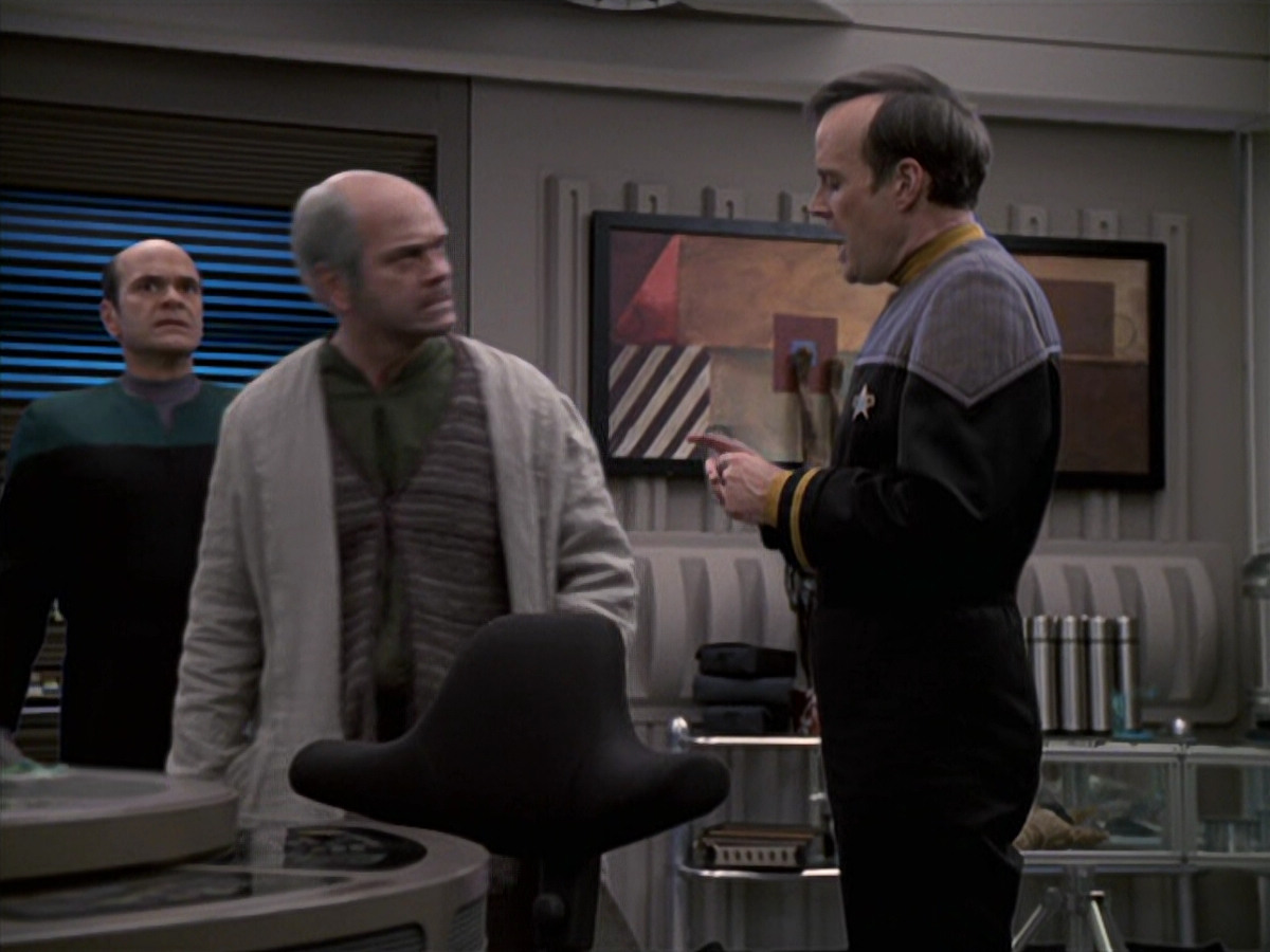 extant_StarTrek_VOY_6x24-LifeLine_01242.jpg