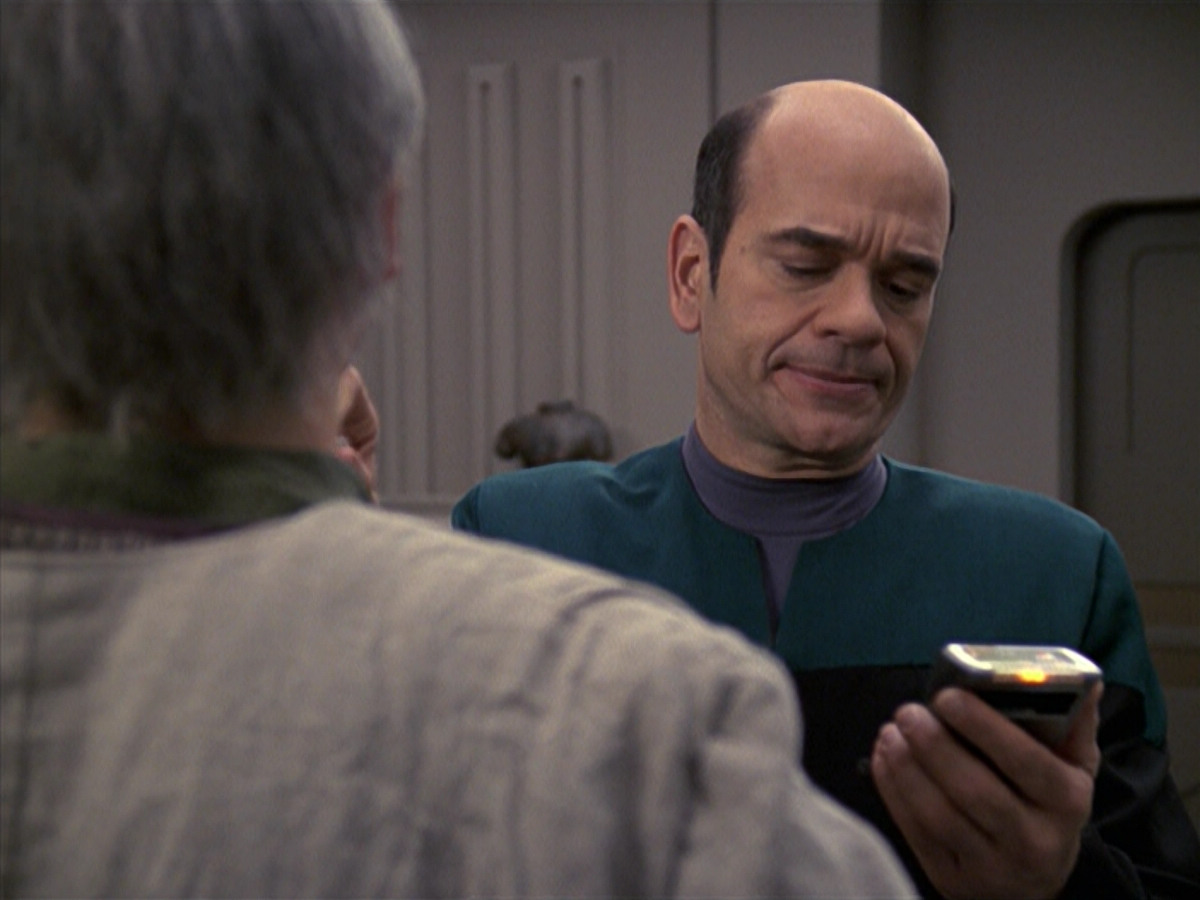 extant_StarTrek_VOY_6x24-LifeLine_01335.jpg