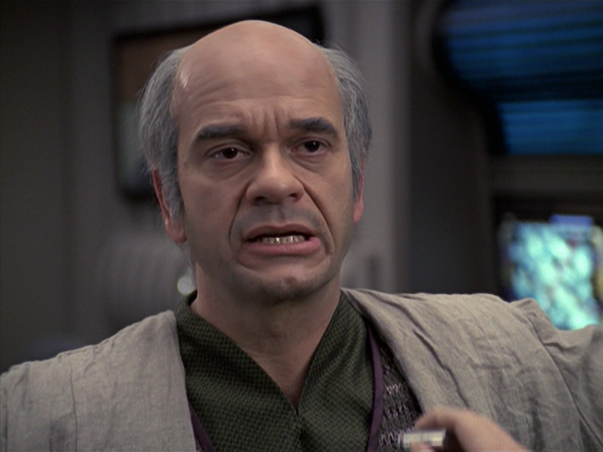 extant_StarTrek_VOY_6x24-LifeLine_01336.jpg