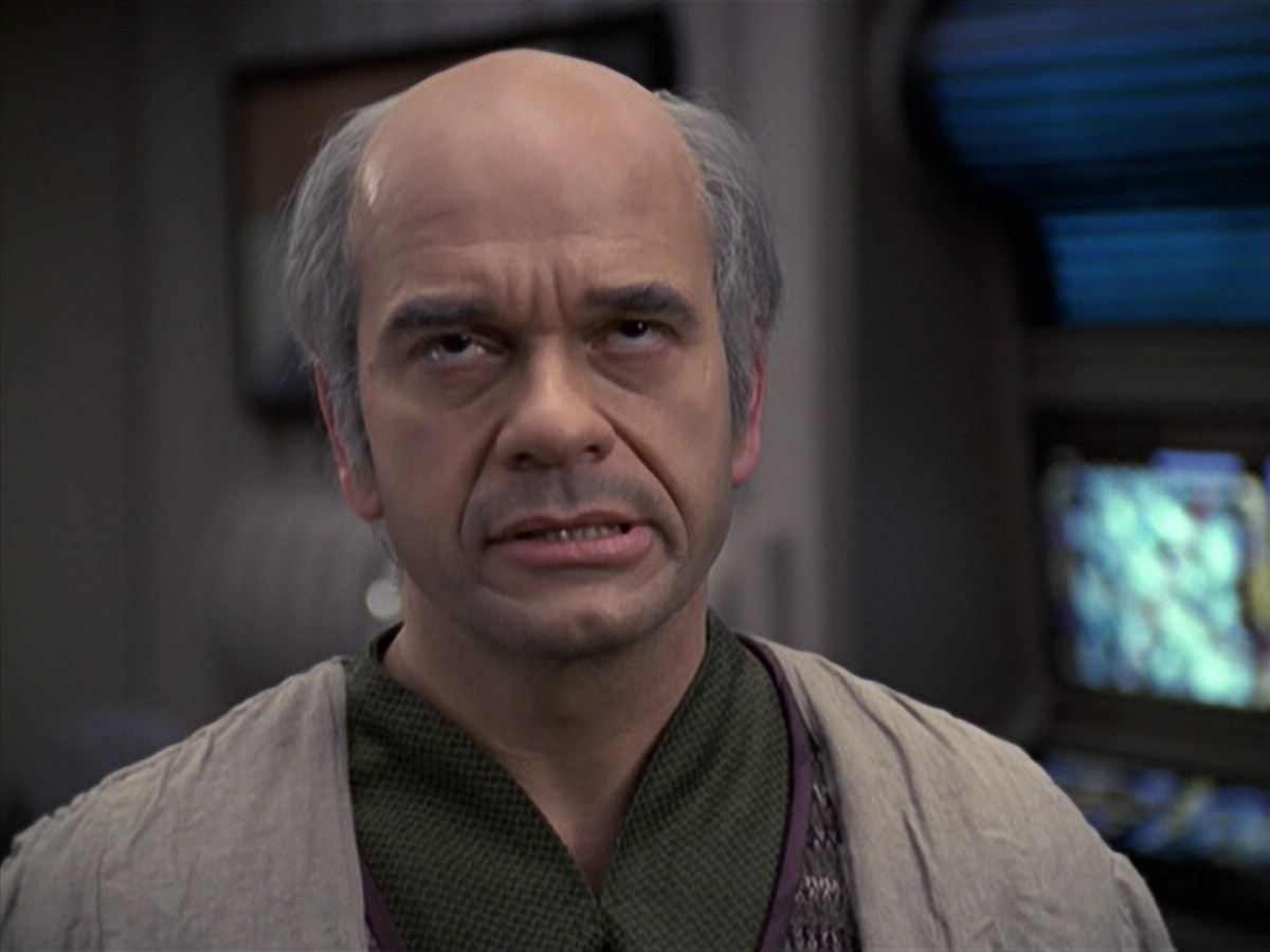 extant_StarTrek_VOY_6x24-LifeLine_01344.jpg
