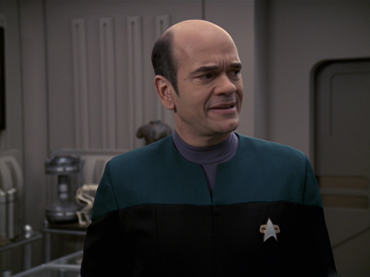 extant_StarTrek_VOY_6x24-LifeLine_01389.jpg