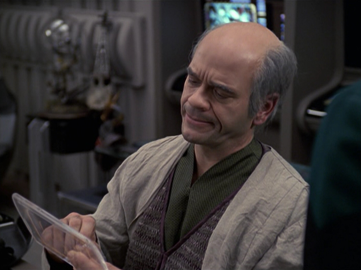 extant_StarTrek_VOY_6x24-LifeLine_01394.jpg