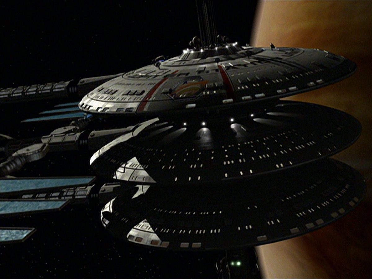 extant_StarTrek_VOY_6x24-LifeLine_01466.jpg