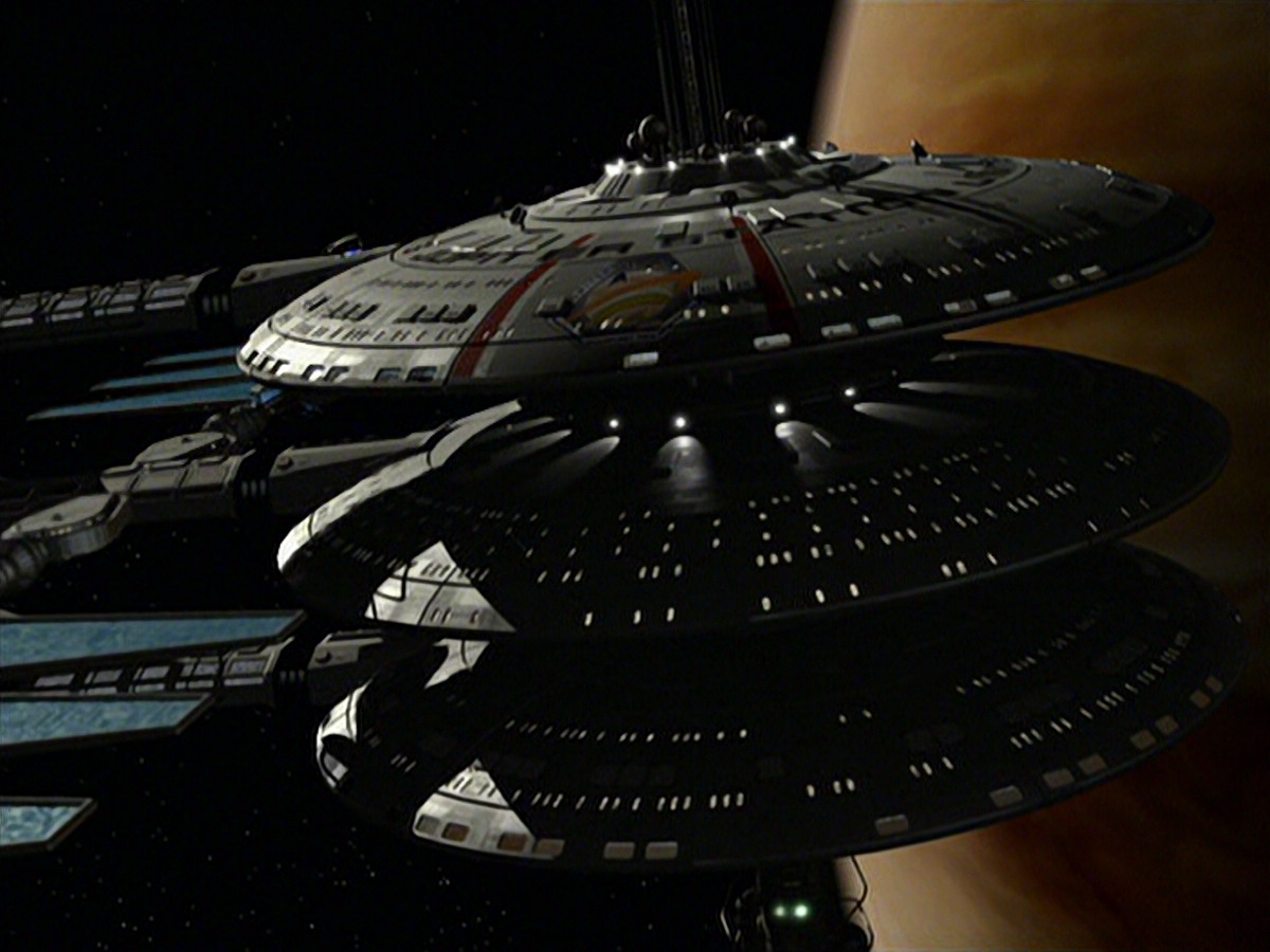 extant_StarTrek_VOY_6x24-LifeLine_01467.jpg