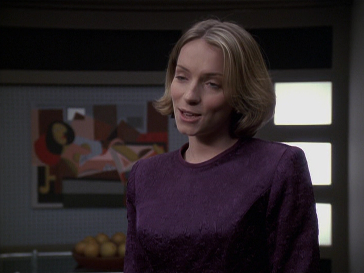 extant_StarTrek_VOY_6x24-LifeLine_01510.jpg