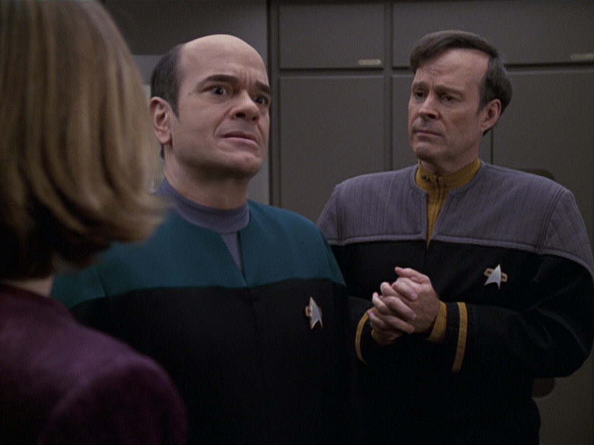 extant_StarTrek_VOY_6x24-LifeLine_01548.jpg