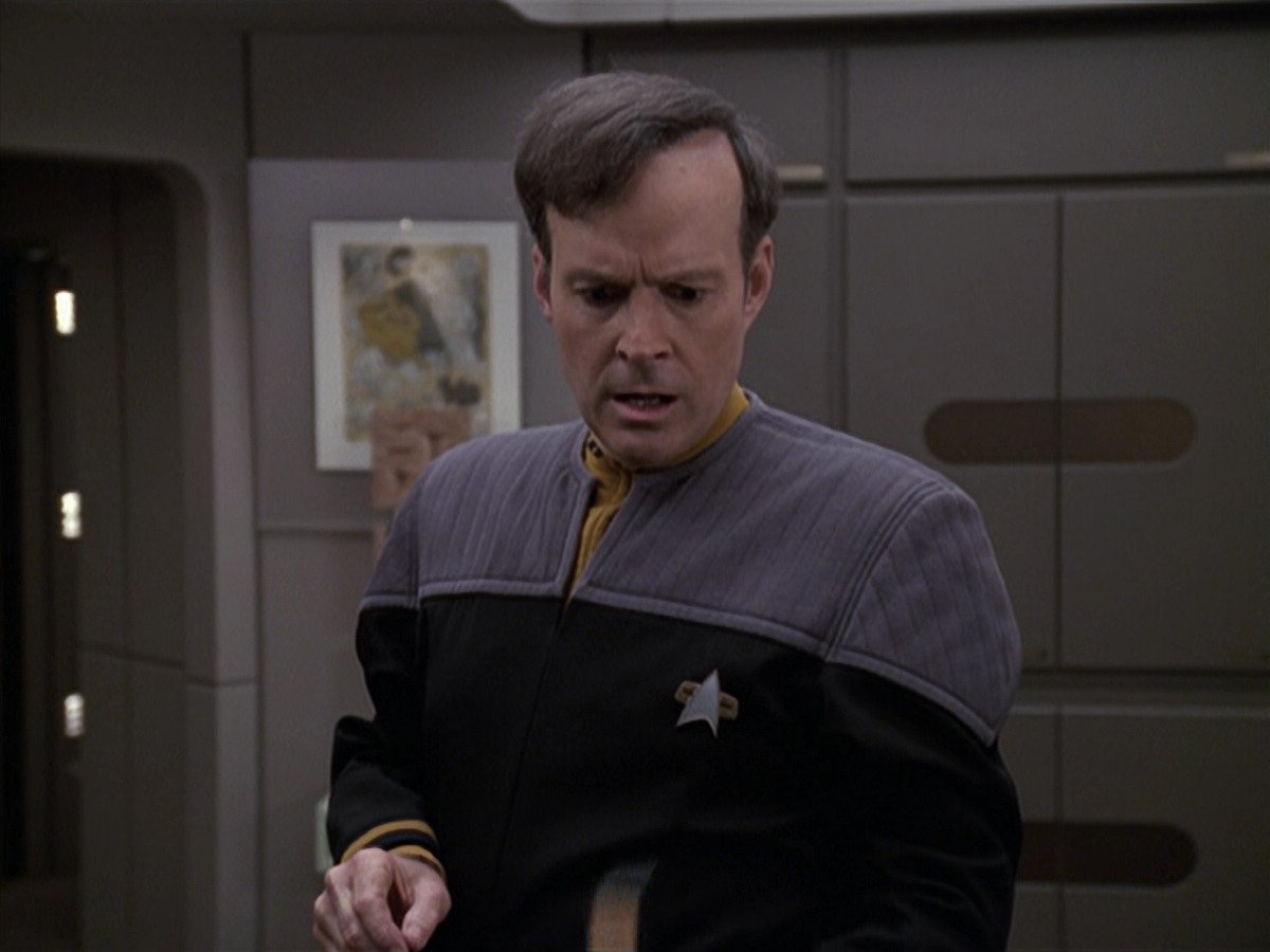 extant_StarTrek_VOY_6x24-LifeLine_01598.jpg