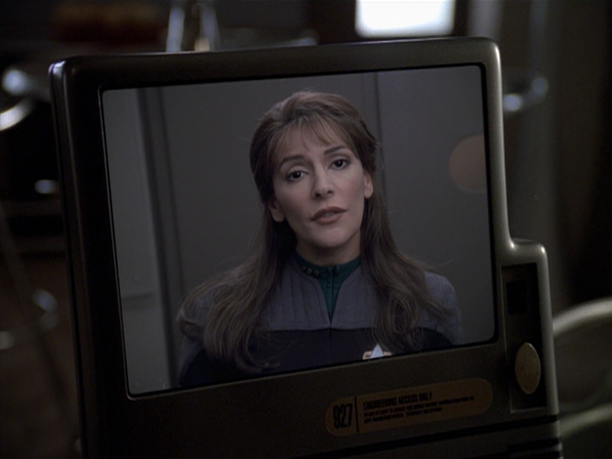 extant_StarTrek_VOY_6x24-LifeLine_01627.jpg