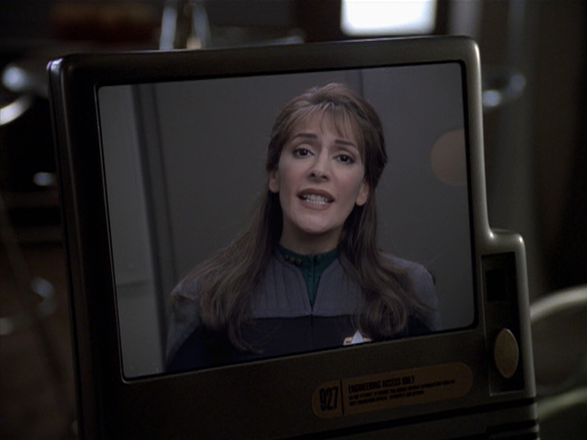 extant_StarTrek_VOY_6x24-LifeLine_01630.jpg