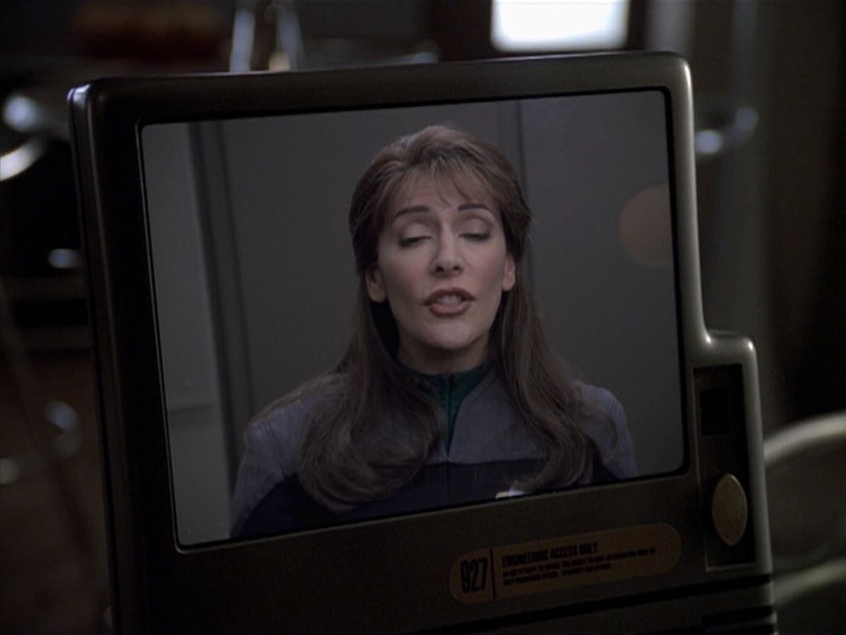 extant_StarTrek_VOY_6x24-LifeLine_01641.jpg