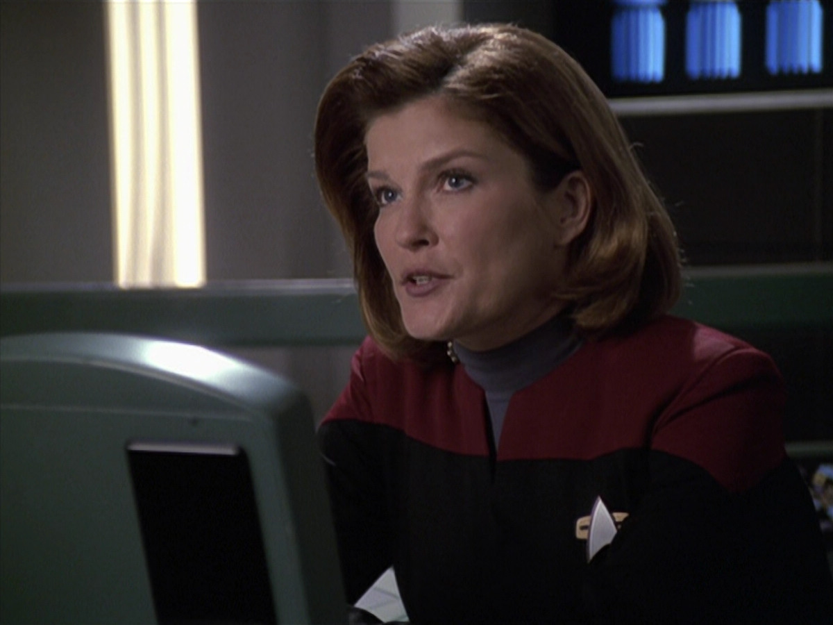 extant_StarTrek_VOY_6x24-LifeLine_01699.jpg