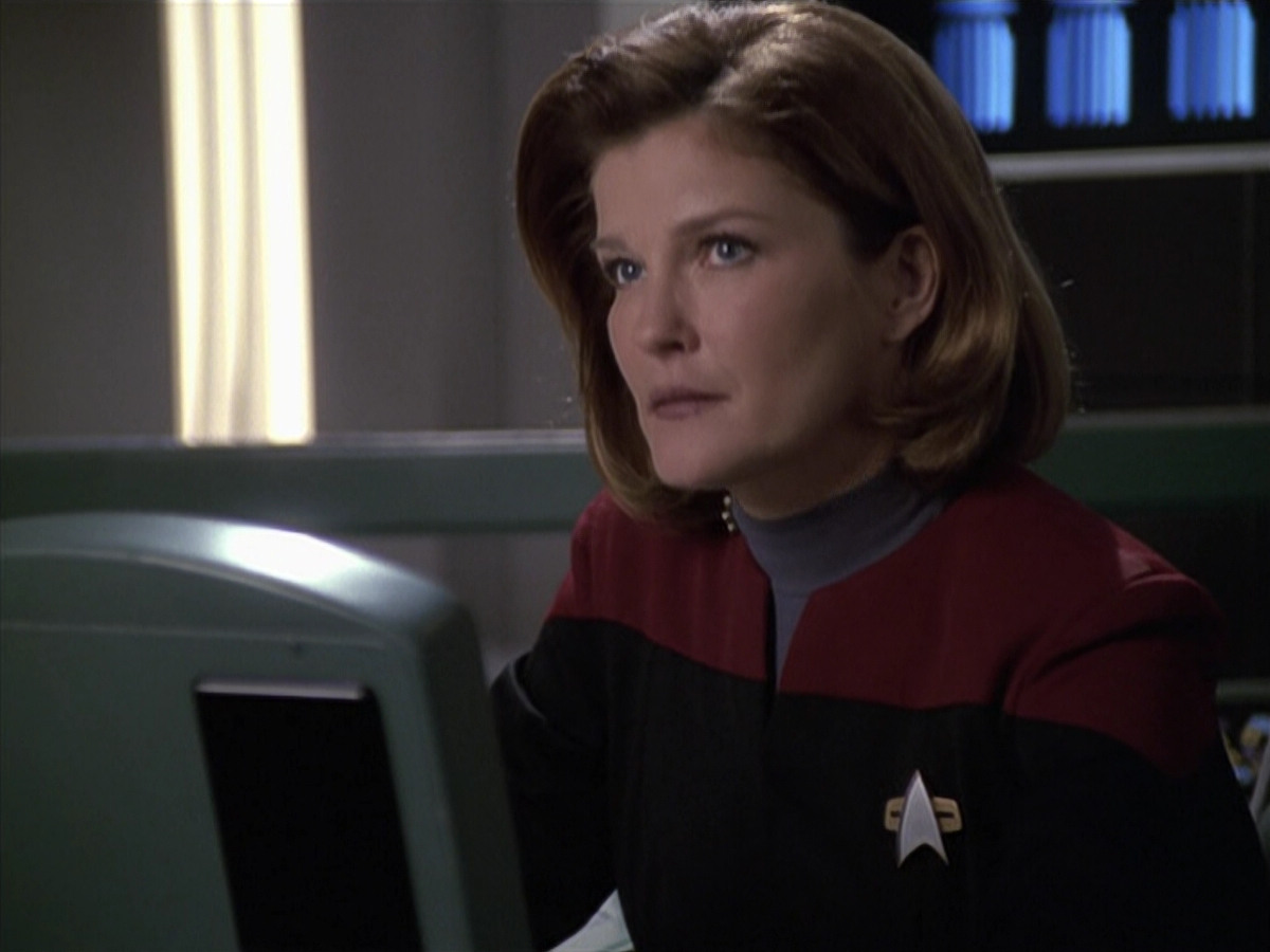 extant_StarTrek_VOY_6x24-LifeLine_01708.jpg