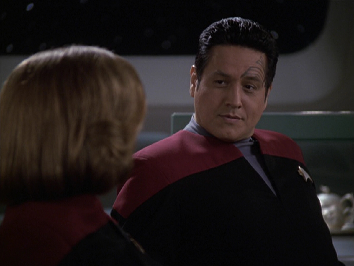 extant_StarTrek_VOY_6x24-LifeLine_01804.jpg