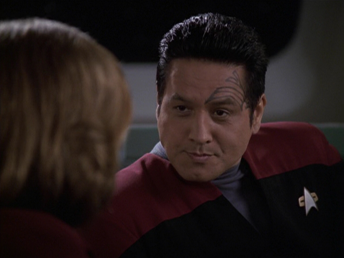 extant_StarTrek_VOY_6x24-LifeLine_01835.jpg