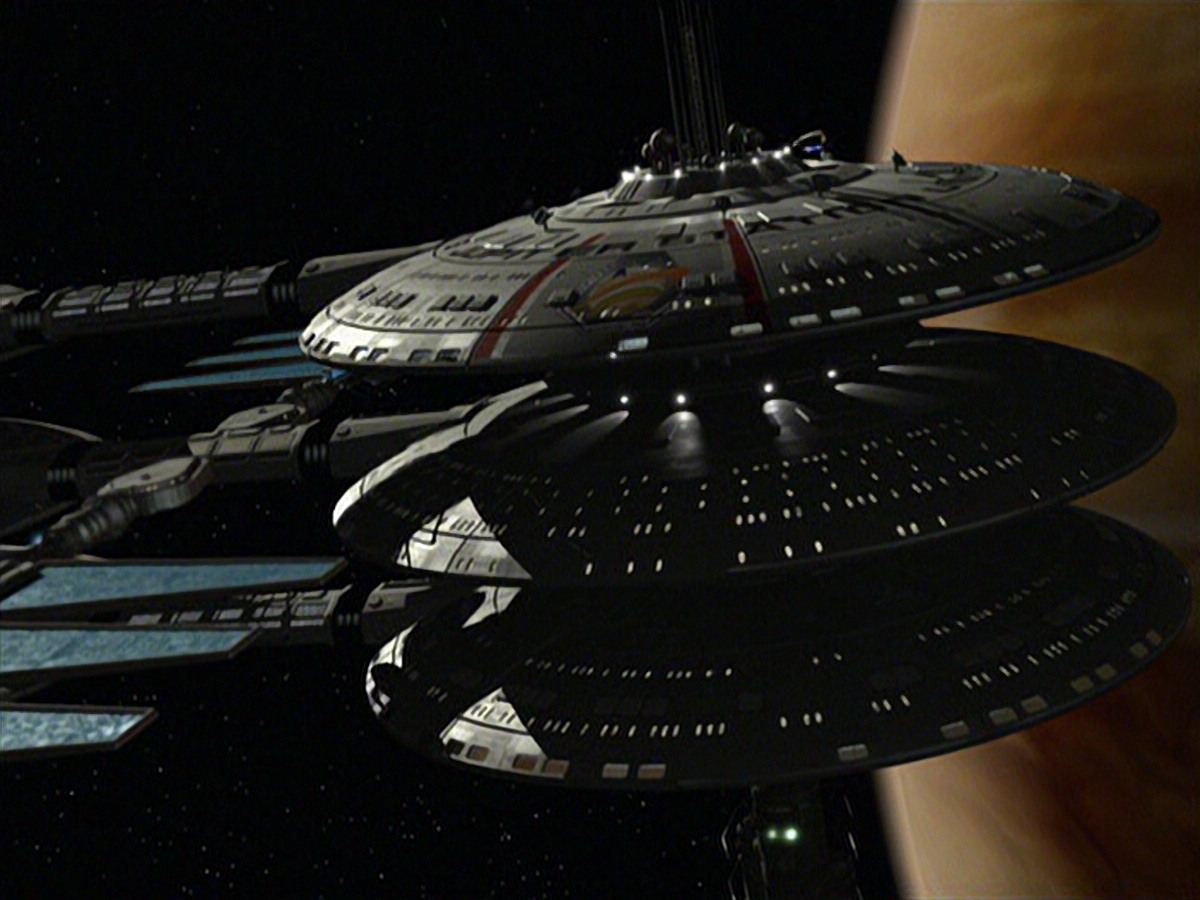 extant_StarTrek_VOY_6x24-LifeLine_01846.jpg