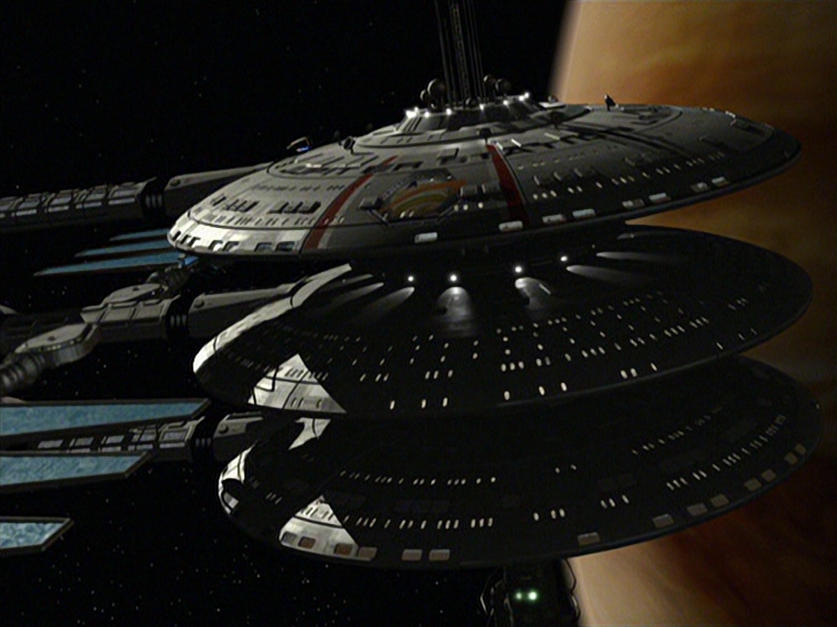 extant_StarTrek_VOY_6x24-LifeLine_01848.jpg